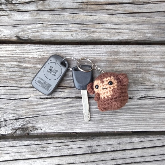 Mini crochet monkey keychain - Picture 5 of 6